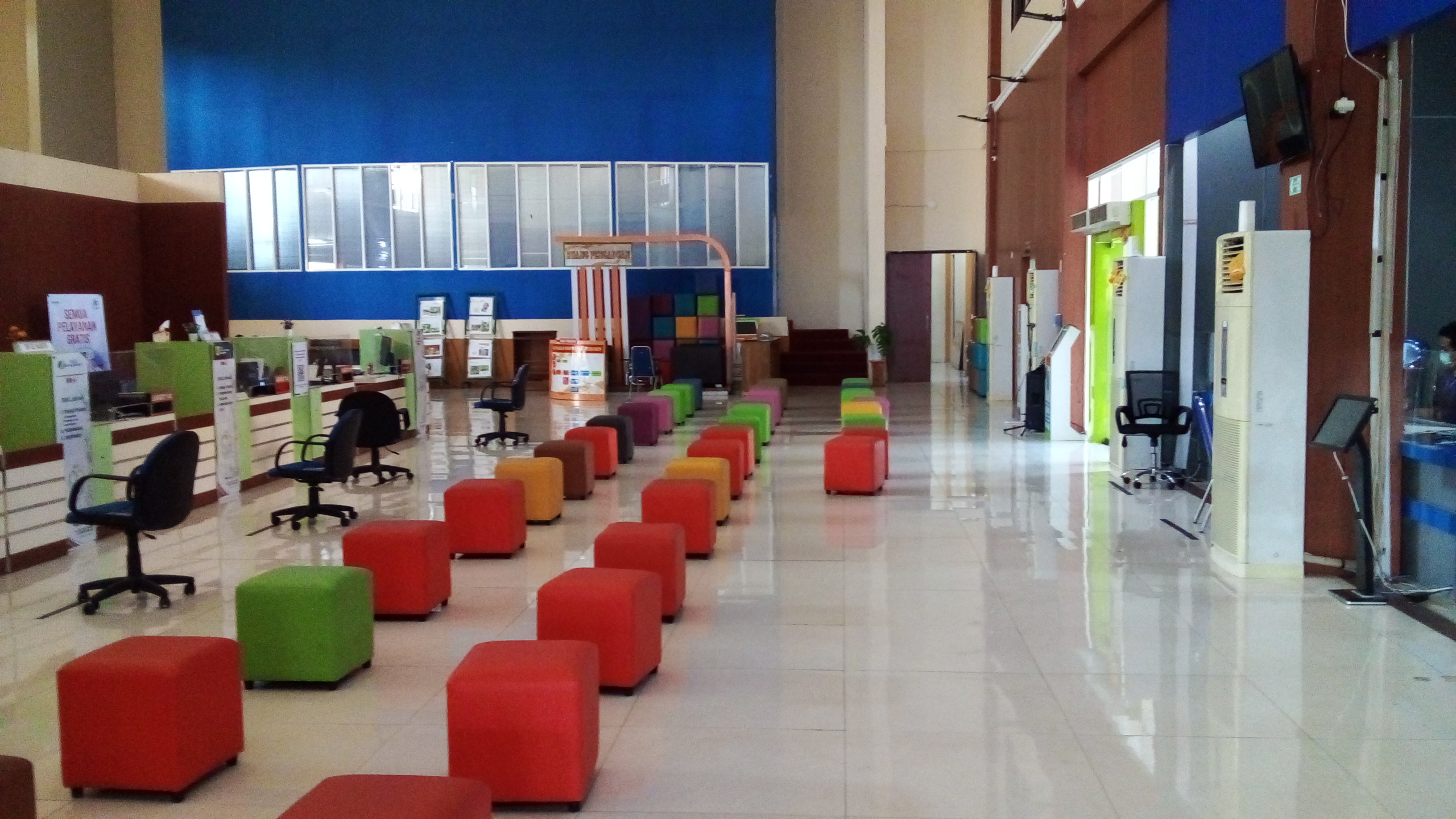 Representative indoor service hall for immigration counter | Representative image